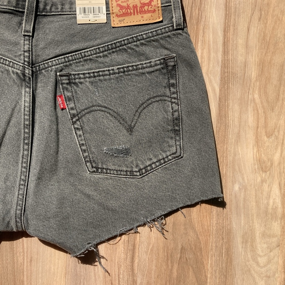 🟢Relist7/13 🟢Levi’s distressed high rise 501 jean cotton denim short cutoff 30 - Picture 12 of 16